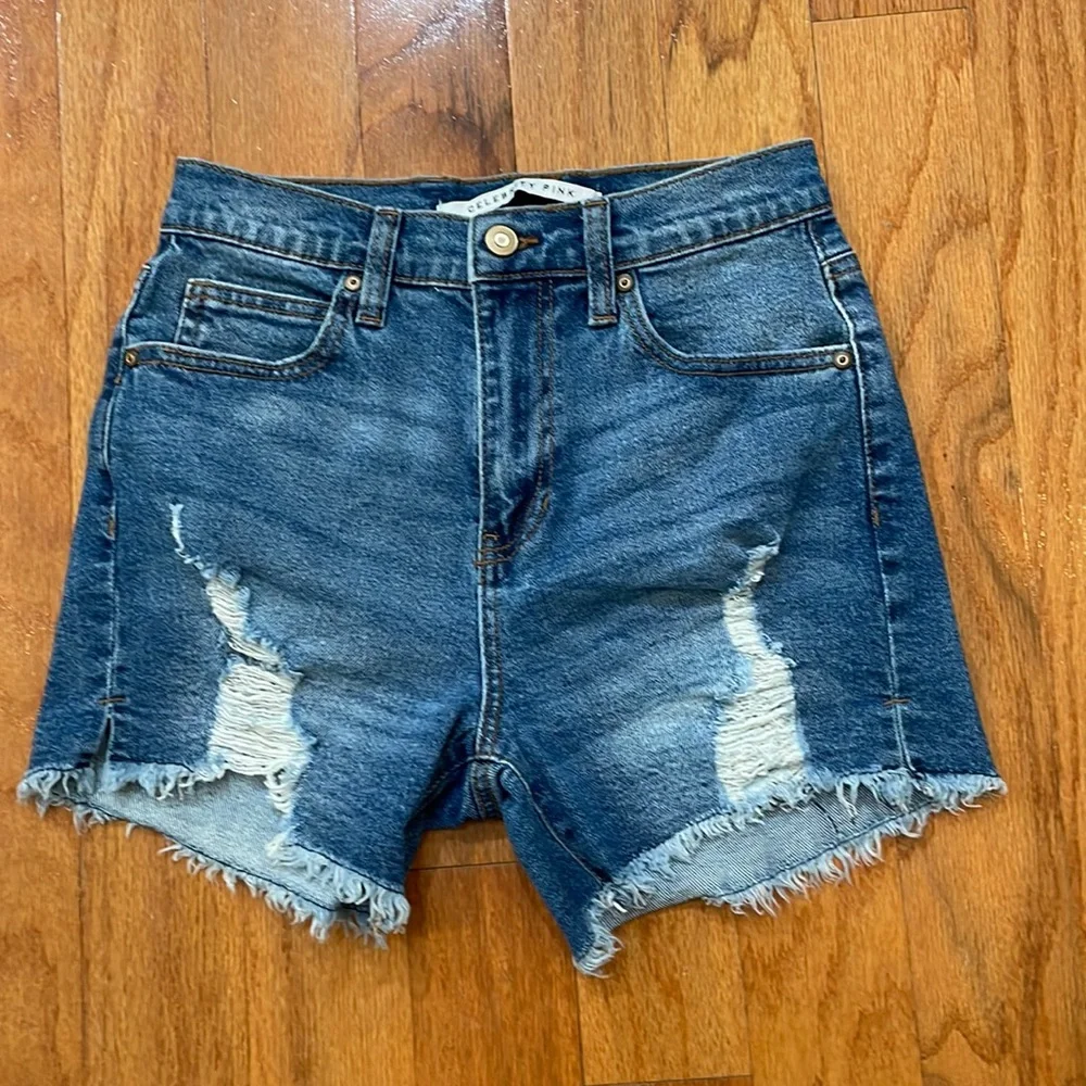 Celebrity Pink Woman’s junior Size 1 Blue Jeans Shorts Cut Offs NWT 99% cotton - Picture 1 of 10